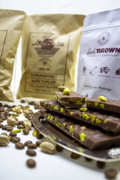 Nuri Toplar Taze Çekim Türk Kahvesi & Dark Brown Antep Fıstıklı Sütlü Beyoğlu Çikolatası