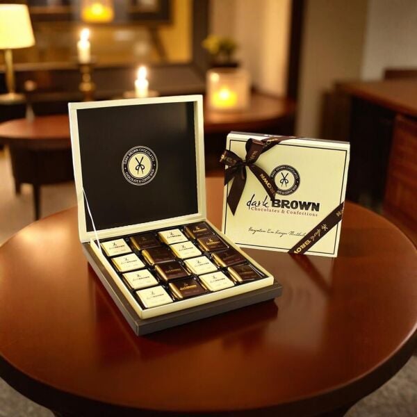 Dark Brown Bitter ve Sütlü Madlen Çikolatayı Keşfedin 48'li (Hediye Kutu)