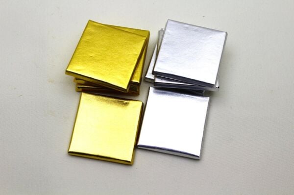 Dark Brown Altın ve Gümüş Folyo Kaplamalı Bitter ve Sütlü Çikolata 72'li (Hediye Kutu)