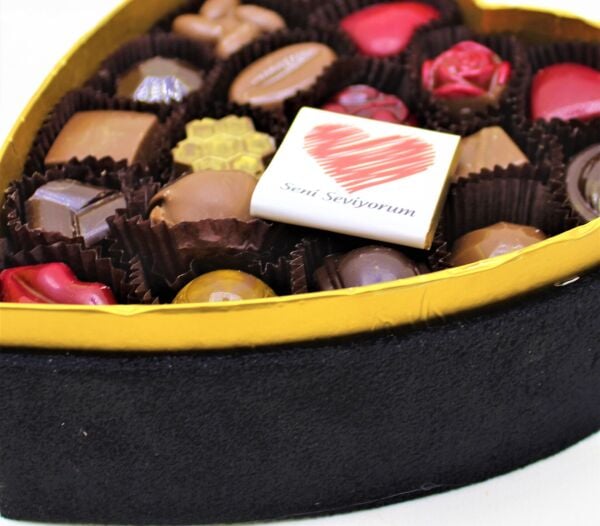 Dark Brown - El Yapımı Kalp Desenli Orta Boy Spesiyel Çikolata Kutu KN03