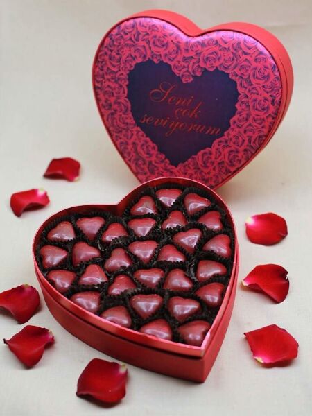 Dark Brown El Yapımı Kırmızı Kalpli Çikolata Kutusu - Sevgilinize Özel Mesajlı - KN02
