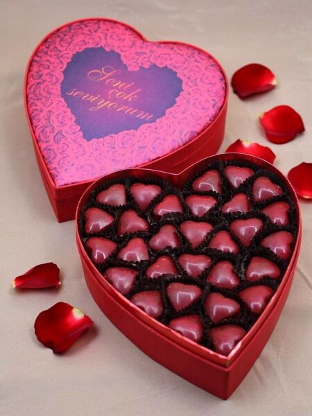 Dark Brown El Yapımı Kırmızı Kalpli Çikolata Kutusu - Sevgilinize Özel Mesajlı - KN02