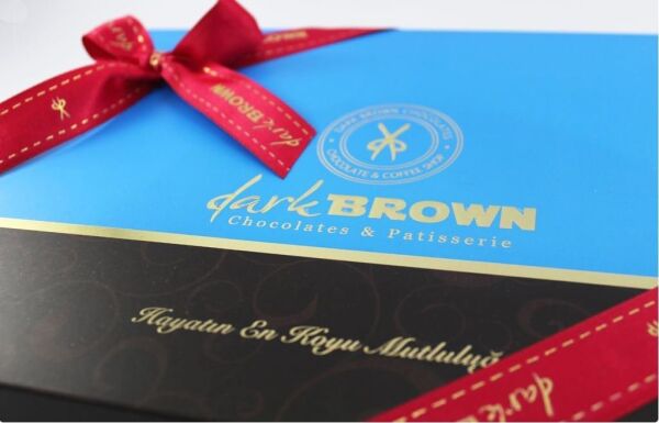 Dark Brown Doğum Gününe Özel Sütlü ve Bitter Madlen Çikolata 48'li (Hediye Kutu)