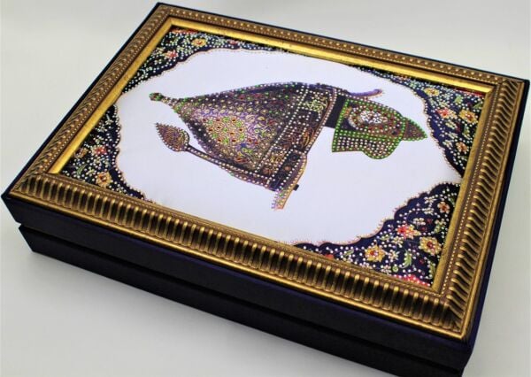 Dark Brown El Yapımı Osmanlı Motifli Miğfer Çerçeveli Çikolata Kutusu 36'lı