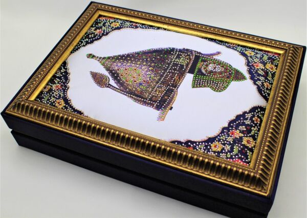 Dark Brown El Yapımı Osmanlı Motifli Miğfer Çerçeveli Çikolata Kutusu 36'lı