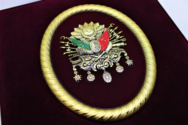 Dark Brown Kırmızı Kadife Osmanlı Tuğralı Çerçeveli Çikolata Kutusu Hediyelik Tablo Çikolata 36'lı