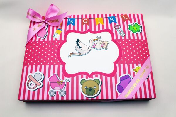 Dark Brown Kişiye Özel İsim Yazılabilen Hoşgeldin Kız Bebek Çikolatası 48'li (Hediye Kutu)