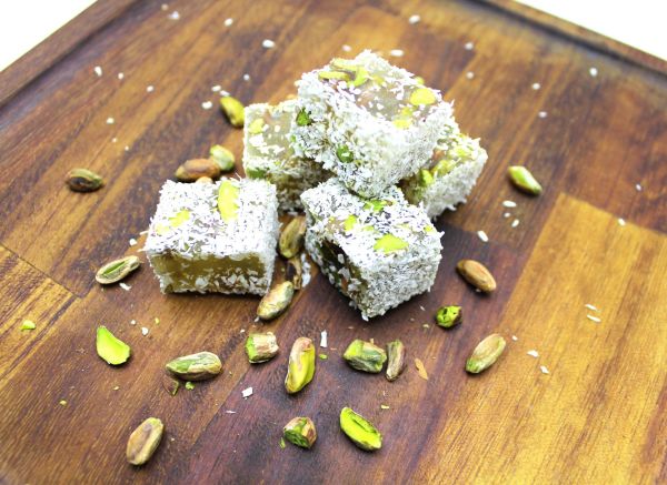 Bütün Antep Fıstıklı Sade Lokum, El Yapı Hindistan Cevizi Kaplamalı 2 KG