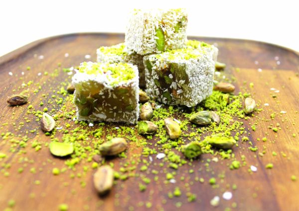 Bütün Antep Fıstıklı Sade Lokum, El Yapı Hindistan Cevizi Kaplamalı 2 KG